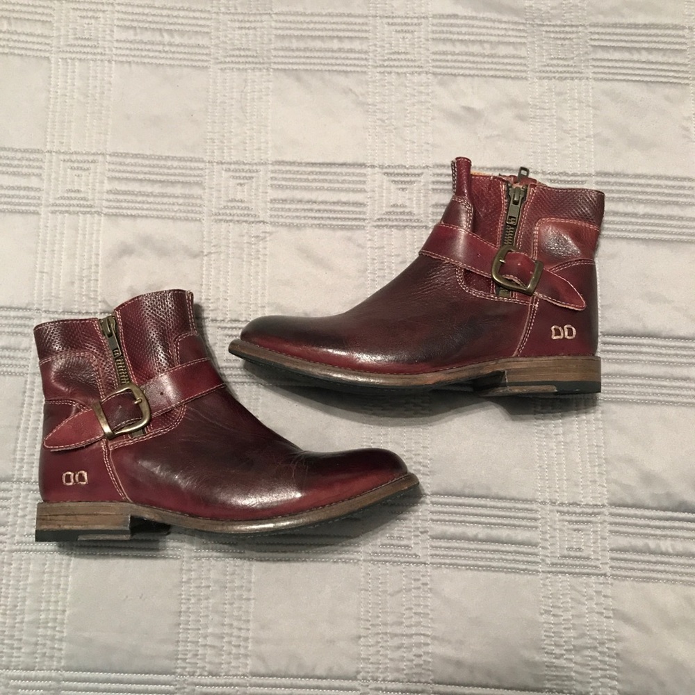 Burnt red bed Stu. Size 7.5 EUC